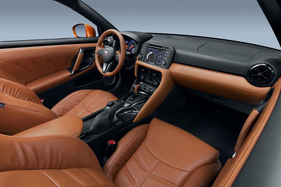 Интерьер Nissan GT-R 2016 года  (US) (фото 16 из 57)